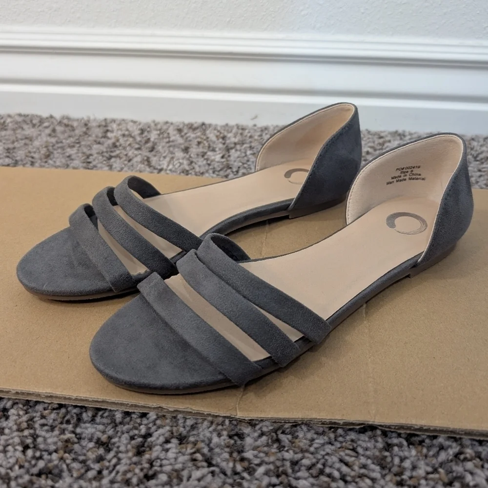 NWOT Journey Collection Grey Gildie Flat Sandal